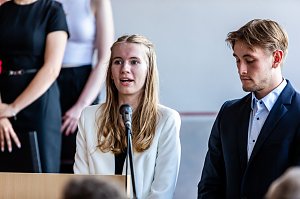 Am Herder-Gymnasium wurde heute die &Uuml;bergabe der Abiturzeugnisse feierlich begangen