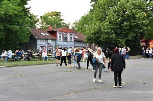 T&auml;nzchentee 