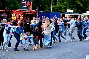 T&auml;nzchentee 