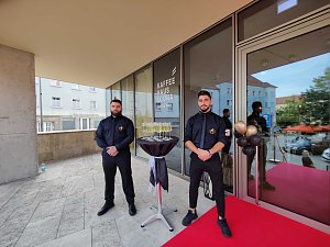 Wiederer&ouml;ffnung des Kaffeehauses an der Bibliothek