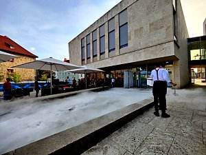 Wiederer&ouml;ffnung des Kaffeehauses an der Bibliothek