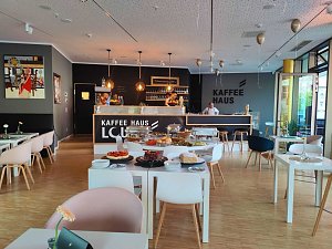 Wiederer&ouml;ffnung des Kaffeehauses an der Bibliothek