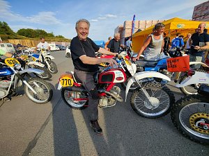 Motorräder im Ziegelwerk