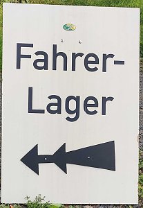 Motorräder im Ziegelwerk