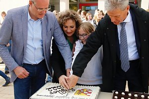 Es "Schillert" in Bleicherode - der Umbau des Gymnasiums wurde heute offiziell beendet