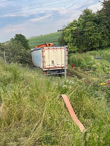 Verunfallter Lkw an der A38