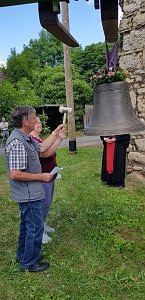 Neue Glocke in Elende aufgehangen