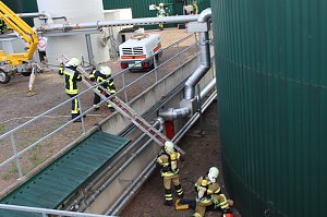 Feuerwehr&uuml;bung an der Biomethananlage in Bielen