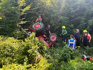 Schwerer Unfall im Wald zwischen Gro&szlig;furra und Strau&szlig;berg