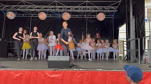 Die Eleven der Tanzschule Radeva in Aktion
