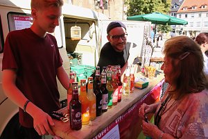 Stra&szlig;enfest auf dem Rathausplatz