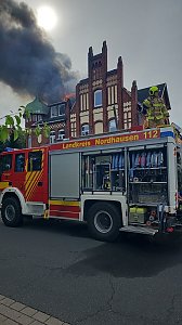 Geb&auml;ude in der Rothenburgstra&szlig;e in Flammen