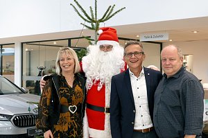 Weihnachtsbau in der Skoda-Autowelt geschm&uuml;ckt