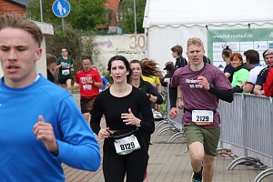 Auf der Zielgerade beim 11. Harztorlauf