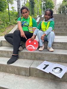 Sicher zu Fu&szlig; - die Sch&uuml;ler der Grundschule Bertold Brecht auf dem 1. "Safety Walk"