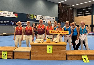  Th&uuml;ringens Turner siegen in der Kategorie 60+ m&auml;nnlich und erringen den 3. Platz bei 70+ m&auml;nnlich (v.l.n.r.)