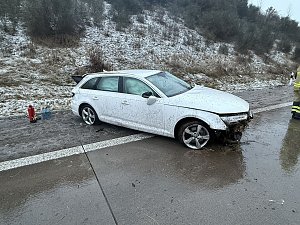 Bei Winterwetter zu schnell unterwegs: Unfall auf der A38
