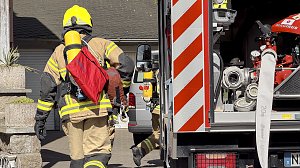 Feuerwehrleute der freiwilligen Feuerwehr Herreden bei einem &Uuml;bungseinsatz