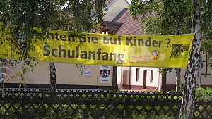 Vom gegen&uuml;berliegenden Fu&szlig;weg aus