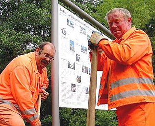 Bild: Infos an den Eing&auml;ngen