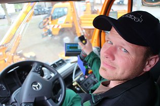 Bild: Die Mitarbeiter m&uuml;ssen ein wenig mehr k&ouml;nnen als nur einen Unimoc fahren: ein Gro&szlig;teil der zweit&auml;gigen Ausbildung befasste sich mit der Technik der Arbeitsger&auml;te
