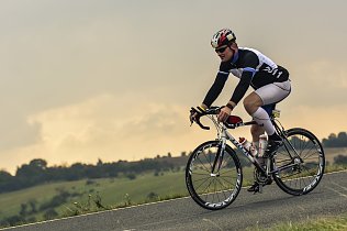 Bild: Schwimmen, Radfahren, Rennen - der dritte ICAN Triathlon am Sundh&auml;user Scheunenhof wirft seine Schatten voraus