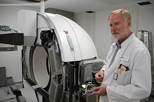 Bild: Dr. Gert Zinger arbeitet seit 34 Jahren als Nuklearmediziner und begleitete den Aufbau seines neuen Bereiches 