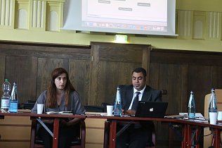 Bild: Ehrenamtskoordinatorin Medine Yilmaz und der Vorsitzende des Nordh&auml;user Integrationsbeirates Mohammed Sayed