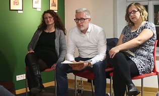 Bild: Katja Mitteldorf (rechts) - keine exorbitanten Widerst&auml;nde erfahren