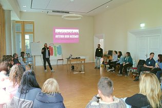 Bild: Aufstehen gegen Rassismus - rund 25 Stammtischk&auml;mpfer'Innen fanden sich heute zusammen