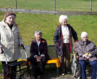Bild: Fr&uuml;hlingsspaziergang des Mehrgenerationenhauses S&uuml;lzhayn