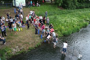 Bild: Ab ins Wasser - in der Zorge hie&szlig; es heute wieder "Anwassern"