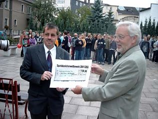 Bild: &Uuml;bergabe