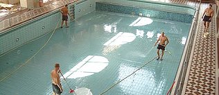 Bild: Badehaus macht dicht!