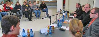 Bild: Diskussion um Widerspruch 