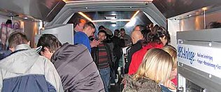 Bild: Infos im Bus