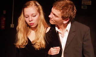 Bild: Geschlossene Gesellschaft im Theater
