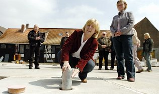 Bild: Grundstein f&uuml;r Kinder
