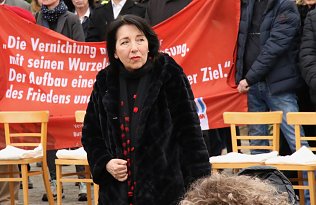 Bild: Petra Rosenberg berichtet vom Schicksal ihres Vaters und ihrer Familie 