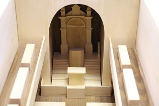 Bild: Das Innere der Syngagoe weicht von der Tradition ab