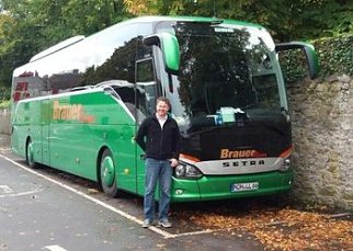 Bild: Mit diesem schmucken Reisebus ist Michael Kimpel auf Tour in Deutschland und Europa.