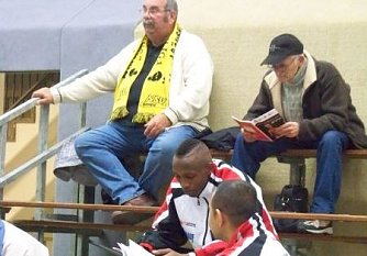 Entspannt: Nordh&auml;user Fans und Faustk&auml;mpfer (Foto: Sandra Arm)