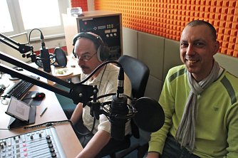 "Der beste Sender der Welt - weil es unserer ist" - Mario Ru&szlig; (links) und Dirk Daniels sind langj&auml;hrige Nutzer des OKN (Foto: Angelo Glashagel)