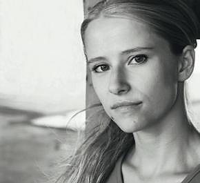 Susanne Bormann liest zum Parkfest Hohenrode Hermann Hesses "Siddharta" (Foto: F&ouml;rderverein Park Hohenrode)