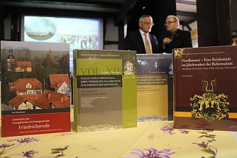 Zwei Monographien und zwei Quellensammlungen bereichern jetzt die Geschichte der Region (Foto: Angelo Glashagel)