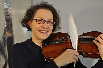 Kirstin Maria Pientka an der Bratsche (Foto: Dr. Wolfgang R. Pientka)