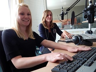 Als Interviewer unterwegs waren auch Lena Zetzmann und Sarah-Jasmin K&uuml;rzel (Foto: Offener Kanal Nordhausen)