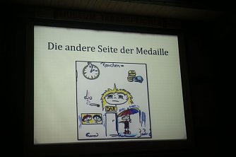 Die Comic f&uuml;r den letzten Vortrag des Abends zeichnete Claudia Hagenfeld selbst (Foto: Angelo Glashagel)