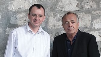 Gemeinsam mit seinem Konzertgitarristen Frank Fr&ouml;hlich kommt der Leipziger Schauspieler Dieter Bellmann am Sonntag, 13. Dezember 2015, um 16 Uhr wieder nach Nordhausen (Foto: Pressestelle Stadt Nordhausen)