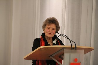 Gisela Hartmann fasste zusammen was im letzten Jahr im Park alles geschafft wurde (Foto: Angelo Glashagel)